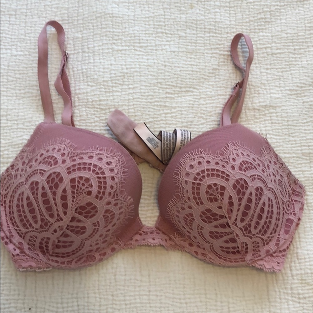 ⚡️sale ⚡️Victoria’s Secret pink lace bra